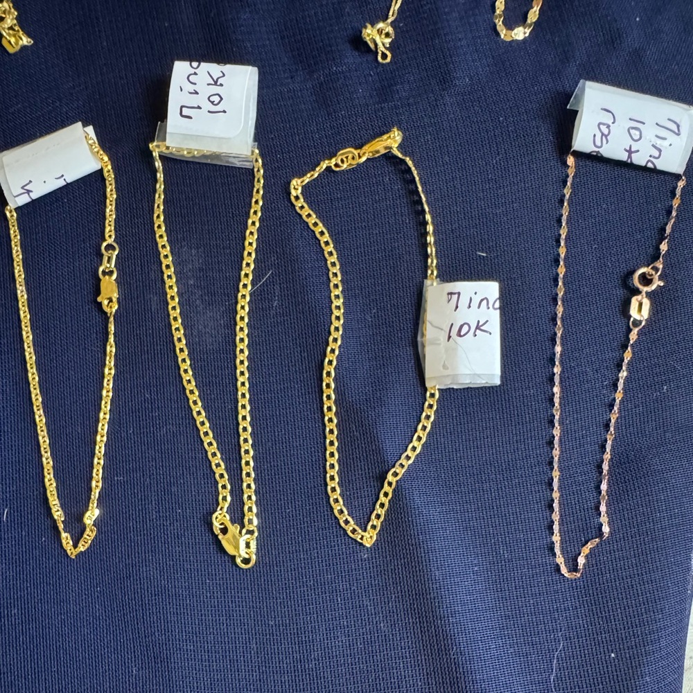 10k Elegant Gold and Rose Gold Chain bracelet 7 inch new 150$ each!